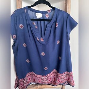 Liz Claiborne short sleeve top, navy and red.